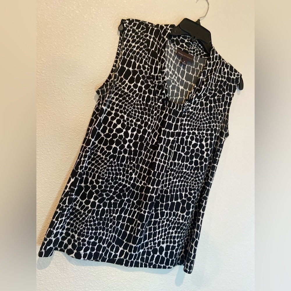 Dana Buchman~Gator Skin Print Top~Gathered Oval Neckline~Sleeveless~Size M - Picture 4 of 12